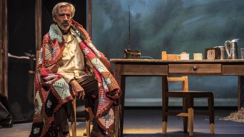 Imanol Arias interpretando El coronel no tiene quien le escriba