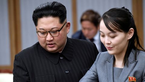 El lder de Coreal del Norte Kim Jong Un y su hermana Kim Yo Jong en una foto de archivo