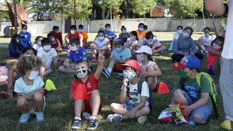 Campamento de niños en Barraña (Boiro) con uso de mascarillas