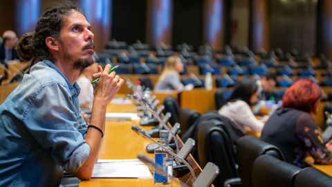Alberto Rodríguez, secretario de Organización de Podemos advirtió a los críticos: «No nos va a temblar la mano para proteger el partido»