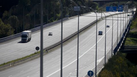 Imagen de la AP-9 con muy poco tráfico durante el estado de alarma