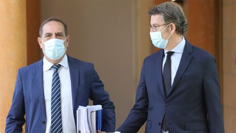 El conselleiro de Facenda, Valeriano Martínez, y Feijoo, en Santiago