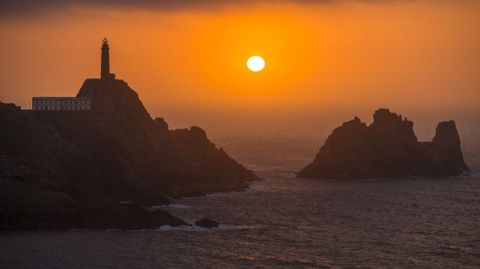Silueta del faro Vilán, en Camairñas. Foto tomada desde Reira