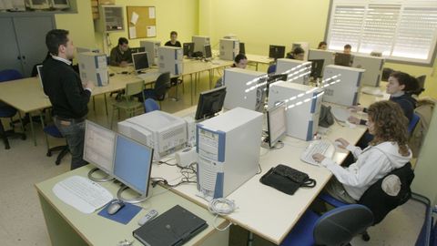 Aula de informática del Centro de Formación Profesional Rodolfo Ucha, en foto de archivo.
