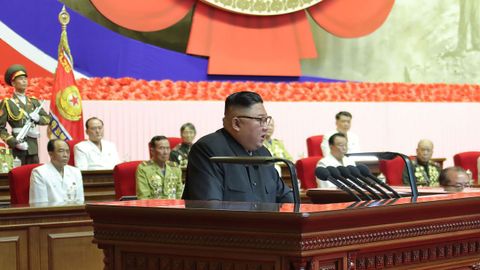 El líder de Corea del Norte, Kim Jong Un, dando un discurso en la VI conferencia nacional de veteranos de guerra
