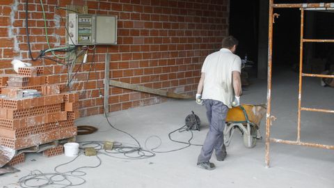 Un trabajador de la construcción, en foto de archivo