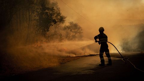 El incendio de Cualedro se extendió al municipio de Monterrei