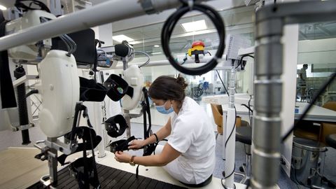Belén López es una de las rehabilitadoras que trabaja en el centro de lesionados medulares de referencia de Galicia