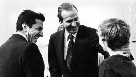 Juan Carlos I, con Adolfo Suárez y un joven príncipe Felipe