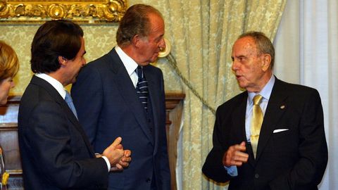Aznar, Juan Carlos I y Fraga en la reunión del Real Patronato de la Ciiudad de Santiago, en el año 2003