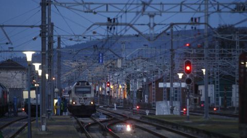 Andén de la estación de tren de Monforte