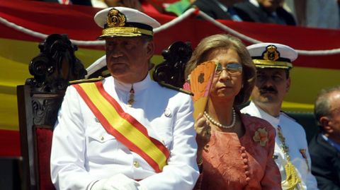 Entrega de los reales despachos en la Escuela Naval de Marin en el 2002