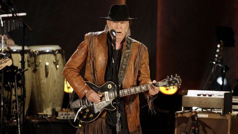 El cantante Neil Young en un concierto en el 2015 en honor a Willie Nelson, en Washington