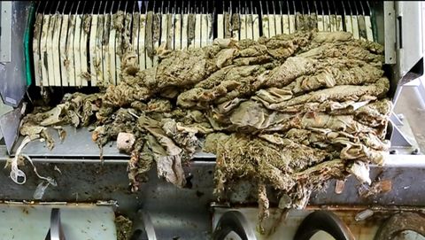 Toallitas, preservativos o incluso mascarillas llegan a través de las aguas residuales. Se retiran en la fase de pretratamiento