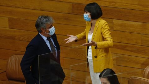 La legislatura supone una vuelta al tripartidismo que marcó la dinámica del Parlamento gallego durante dos décadas, con representantes del Partido Popular, PSdeG y BNG