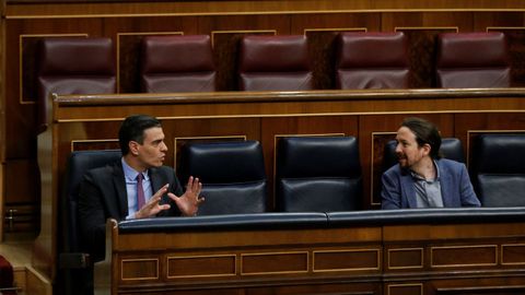 Quienes viven del pescado esperan respuesta de Pedro Sánchez y a Pablo Iglesias, en una imagen de archivo, en el Congreso