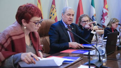 Imagen de un pleno provincial presidido por José Tomé