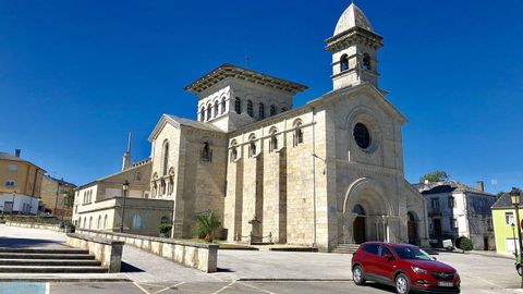 Vista de la iglesia parroquial de Guitiriz, que formará parte de la unidad pastoral de Guitiriz-Begonte