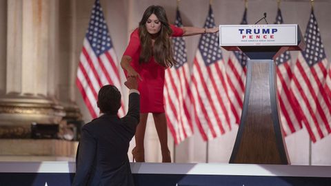 Kimberly Guilfoyle, novia de Donald Trump Jr., durante su intervención en la convención