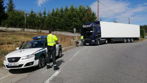 La Guardia Civil intercepta un camión. Imagen de archivo