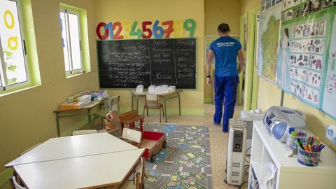 Entre otras obras, en la escuela de Comoxo están liberando un aula para ganar más espacio