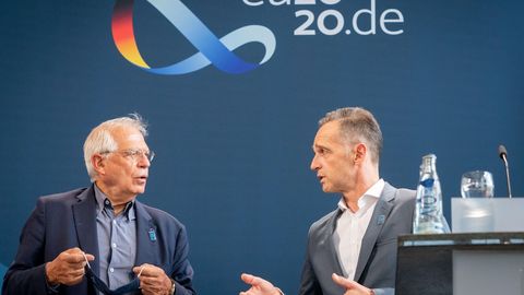 El Ministro de Asuntos Exteriores alemán, Heiko Maas, y el alto representante de la Unión para Asuntos Exteriores, Josep Borrell, en la rueda de prensa tras las conversaciones informales entre los ministros homólogos de la UE en Berlín