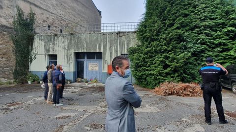 El concejal Miguel Couto, este miércoles durante la entrada en el edificio número 48 de la Ronda