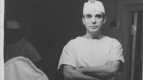 El doctor Fuster en la sala de operaciones de Kengir, aproximadamente en 1954