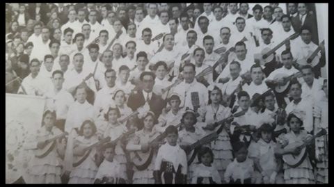 Rondalla de la Agrupación Artística Musical, en 1921, con José Ibáñez, su director