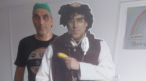 Miguel Ángel Prieto con una imagen de Frei Chitín