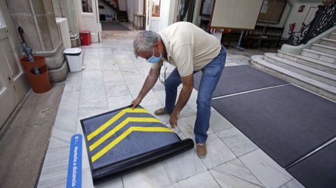 Preparativos en el IES Valle Inclán para atender las exigencias contra el covid-19 en este curso