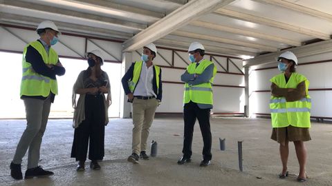 visita de Francisco Conde a Rozas, con os dos primeros hangares ya empezados a construir, los de Babcook e Indra