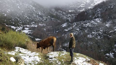 Despoblación y demografía, uno de los retos de futuro en la provincia. En la imagen un vecino de Piornedo, Cervantes