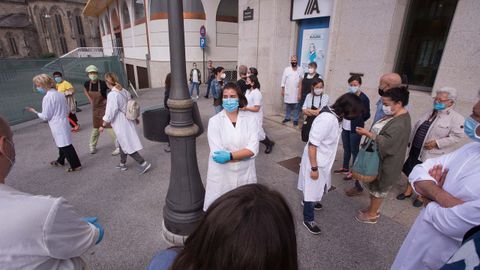 Los comerciantes se concentraron para pedir soluciones al Concello