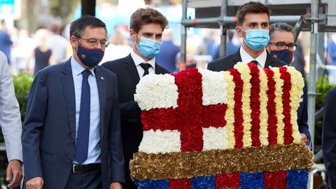 Bartomeu, a la izquierda, durante la ofrenda floral con motivo de la Diada de Catalua