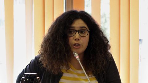 Oriana Méndez -concelleira en Vigo por Marea- é autora dos poemarios «Derradeiras conversas co Capitán Kraft» (2007), «Cero» (2011) e «O corazón pronúnciase extenso» (2019)