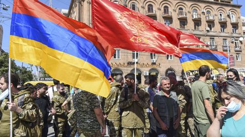 Voluntarios armenios se reúnen para partir hacia la zona de conflicto