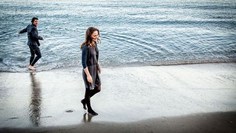 Los actores Christian Bale y Natalie Portman, en un fotograma del filme de Terrence Malick «Knight of Cups»