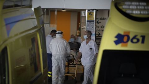 Entrada del servicio de Urgencias del Chuac