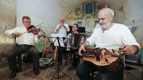 Concierto del grupo Tundal en el interior del templo en el 2016, acto que promovió Amigos do Patrimonio