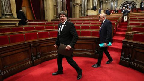 Puigdemont tras su intervención en el Parlamento catalán el día que proclamó la independencia