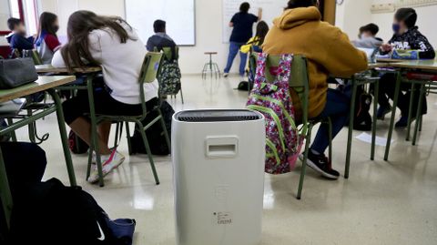 En el colegio de primaria Xosé Neira Vilas de Gondomar se instalaron purificadores de aire en cada aula comprados entre todos: familias, profesores y trabajadores