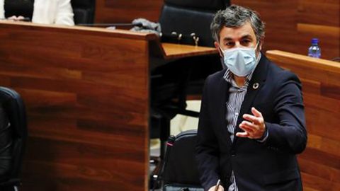 El Consejero de Medio Rural y Cohesión Territorial, Alejandro Calvo, en la Junta General.