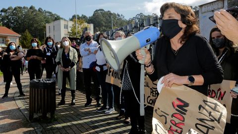 Imagen de archivo de una protesta de padres y alumnos del colegio en favor de la readmisión de la directora