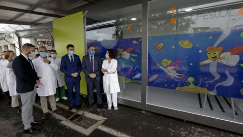 Los conselleiros de Sanidade y de Educación visitaron el nuevo covid-auto escola del Chuac