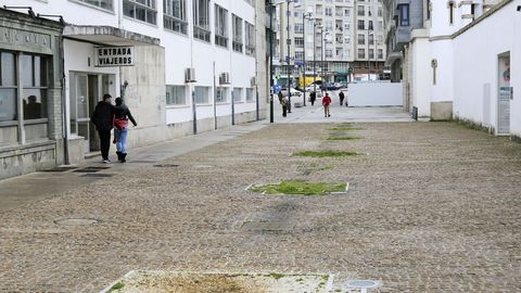 Soto Freire. «Reurbanizada no 2017. Se xa daquela o resultado era triste, 3 anos despois é deprimente, un deserto de pedra. A reforma non se caracterizou por ser xenerosa en vexetación, pero de 7 árbores minúsculas que se plantaron en ringleira só queda unha».