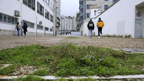 Soto Freire. «Reurbanizada no 2017. Se xa daquela o resultado era triste, 3 anos despois é deprimente, un deserto de pedra. A reforma non se caracterizou por ser xenerosa en vexetación, pero de 7 árbores minúsculas que se plantaron en ringleira só queda unha».