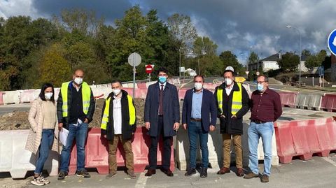 Javier Arias visitó las obras de la rotonda de Bóveda antes de desplazarse a Monforte