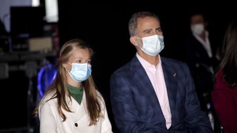 La princesa Leonor y Felipe de Borbón, durante la visita a La Vega