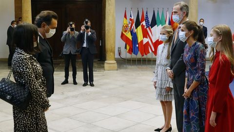 Los reyes Felipe VI y Letizia y su hijas la princesa Leonor y la infanta Sofía reciben a Andrea Morricone, hijo del fallecido compositor Ennio Morricone, quien fue galardonado a título póstumo con el Premio Princesa de Asturias de las Artes junto al compositor John Williams